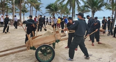 CSCĐ Đà Nẵng giúp người dân khắc phục hậu quả bão số 13