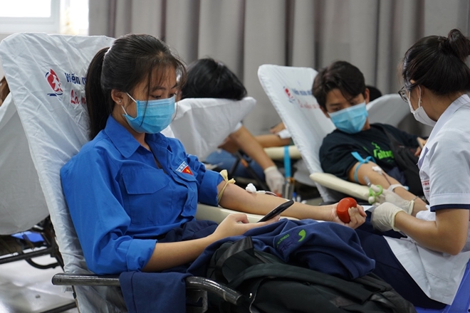 Giáo viên và sinh viên Đà Nẵng tham gia hiến hơn 400 đơn vị máu - Ảnh minh hoạ 2
