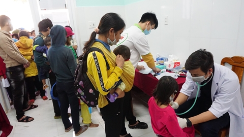 Khám và phát thuốc miễn phí cho gần 1.500 người dân huyện Nam Trà My