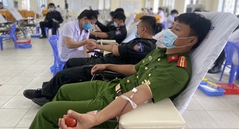 Tiểu đoàn Cảnh sát đặc nhiệm số 3 hiến máu tình nguyện