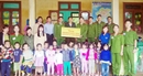 Trường Trung Cấp Cảnh sát Vũ Trang sẻ chia khó khăn với đồng bào miền Trung