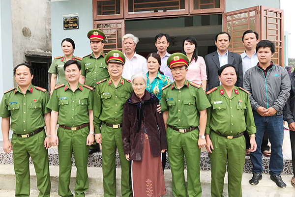 Học viện CSND tặng nhà tình nghĩa cho mẹ Việt Nam anh hùng - Ảnh minh hoạ 2