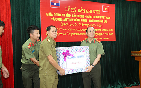 Công an tỉnh Hải Dương ký bản Ghi nhớ với Công an tỉnh Vientaine - Ảnh minh hoạ 3
