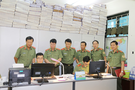 Thứ trưởng Bùi Văn Nam kiểm tra việc thí điểm cấp thị thực điện tử cho người nước ngoài - Ảnh minh hoạ 2