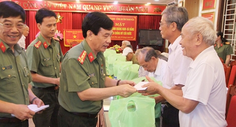Gặp gỡ, tri ân cán bộ Công an chi viện chiến trường an ninh Quảng Nam - Đà Nẵng