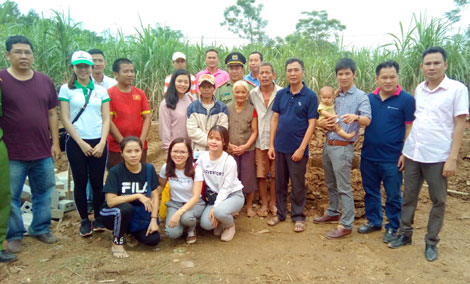 Công an Thanh Hóa phối hợp trao quà trên 1,2 tỉ đồng cho nhân dân thiệt hại do mưa lũ - Ảnh minh hoạ 6