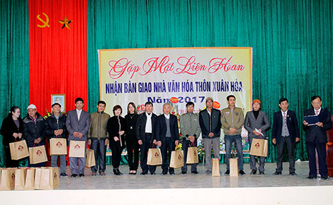 Công ty Phượng Hoàng trao quà tặng các hộ Công giáo nghèo trên địa bàn tỉnh Bắc Ninh