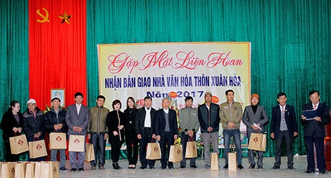 Công ty Phượng Hoàng trao quà tặng các hộ Công giáo nghèo trên địa bàn tỉnh Bắc Ninh