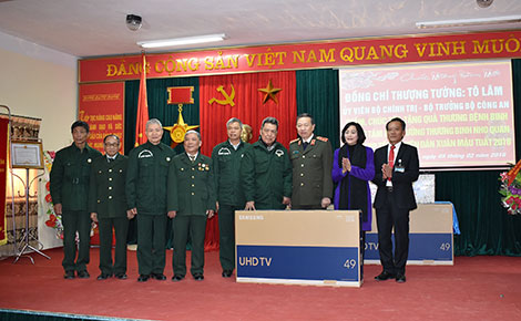 Bộ trưởng Tô Lâm thăm và tặng quà các thương bệnh binh tại Nho Quan - Ảnh minh hoạ 3