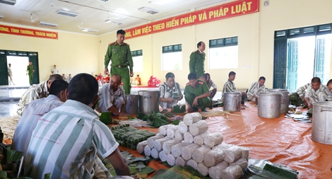 Trại giam Đắk P’lao tổ chức cho phạm nhân vui Xuân đón Tết