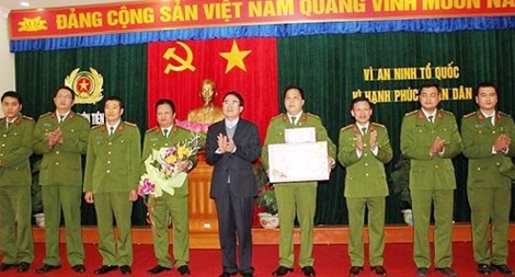 Khen thưởng Công an huyện Tiên Lãng đã khống chế thành công đối tượng ngáo đá