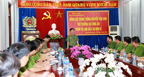 Thứ trưởng Nguyễn Văn Sơn thăm, làm việc tại Trại giam Hoàng Tiến