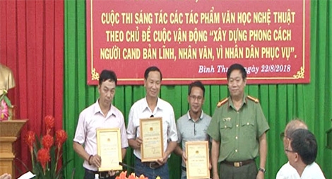 Công an tỉnh Bình Thuận trao giải Cuộc thi sáng tác theo chủ đề