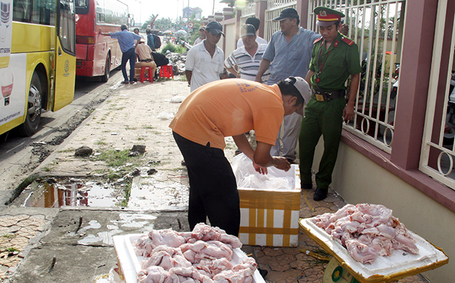 Chặn thực phẩm “bẩn” dịp giáp Tết