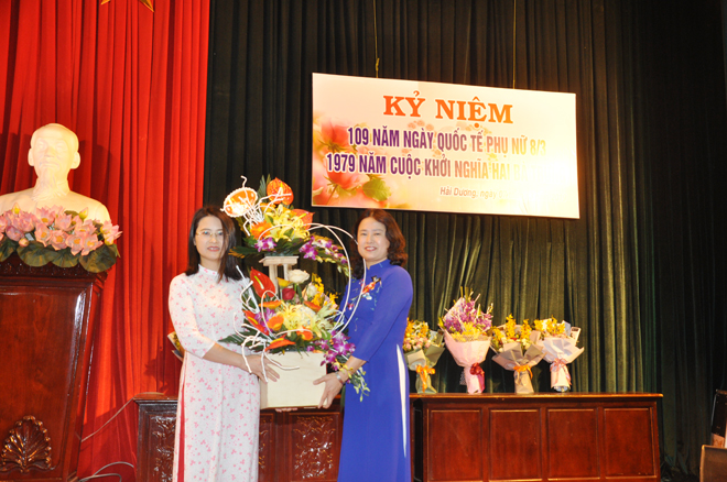 Phụ nữ Công an tỉnh Hải Dương gặp mặt kỷ niệm ngày Quốc tế phụ nữ 8-3
