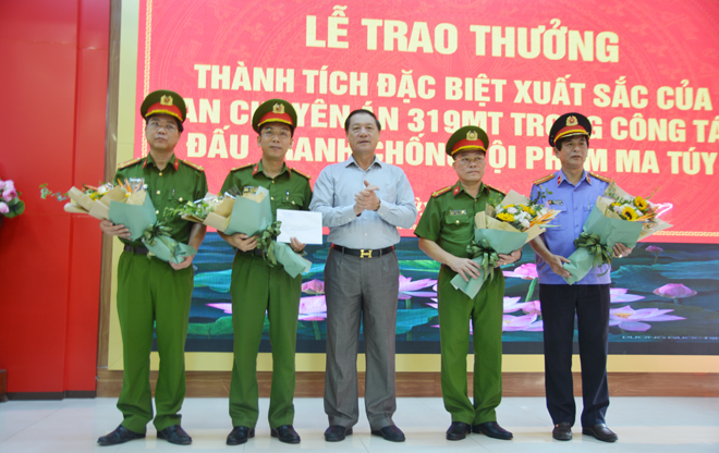 Trao thưởng vụ 700kg ma tuý đá ở Nghệ An - Ảnh minh hoạ 3