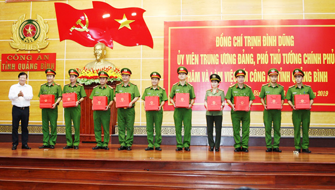 Phó Thủ tướng Trịnh Đình Dũng thăm và làm việc với Công an tỉnh Quảng Bình - Ảnh minh hoạ 3