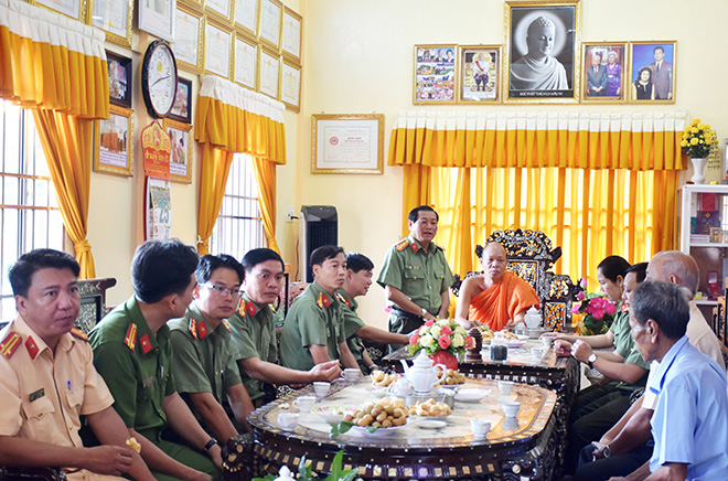 Công an tỉnh Bạc Liêu chúc mừng lễ Sen Dolta 2019 của đồng bào Khmer