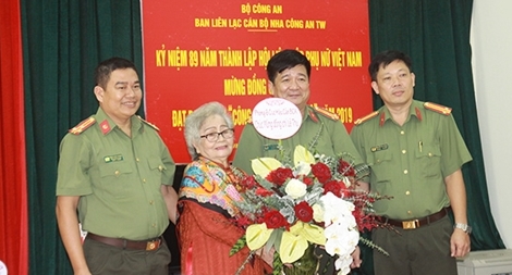 Nữ cán bộ công an lão thành Lê Thu được vinh danh “Công dân ưu tú Thủ đô” năm 2019