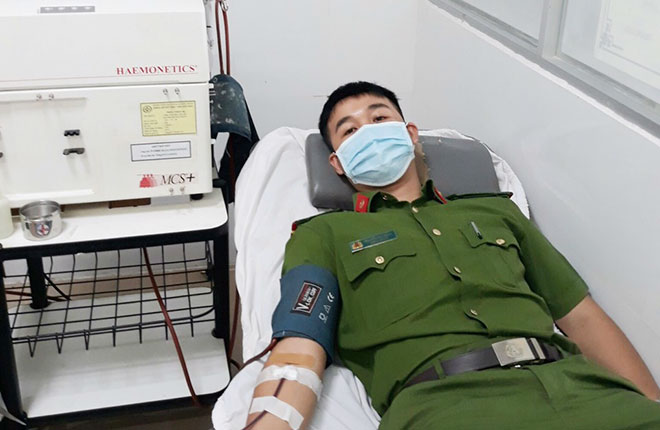 Thượng úy Công an hiến máu cứu người