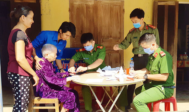 Tuổi trẻ Công an tỉnh Quảng Ngãi với ngày thứ bảy tình nguyện