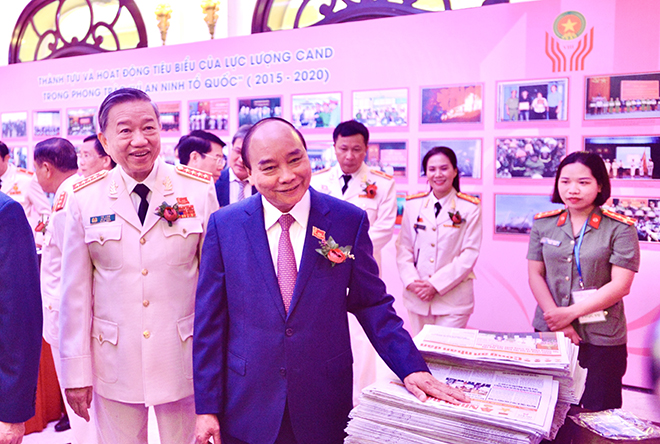 Thủ tướng Chính phủ Nguyễn Xuân Phúc, Bộ trưởng Bộ Công an Tô Lâm tại Đại hội “Vì an ninh Tổ quốc” toàn lực lượng CAND lần thứ VIII.