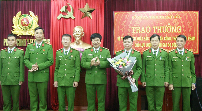 Khen thưởng Phòng CSCĐ Công an tỉnh Thanh Hóa trong đấu tranh trấn áp tội phạm