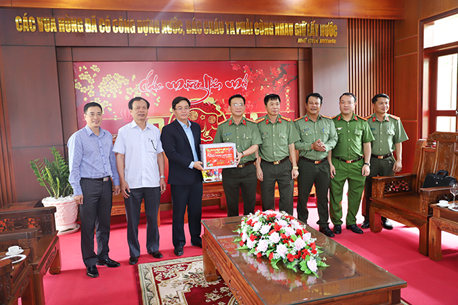 Chủ tịch UBND tỉnh Đắk Nông kiểm tra công tác bảo đảm ANTT  của CBCS Công an tỉnh