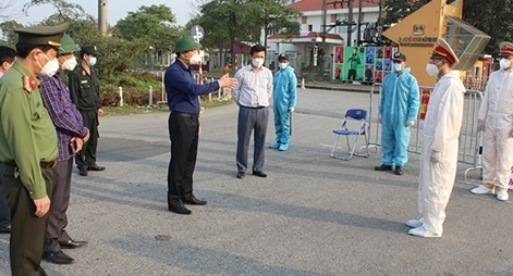 Động viên các chiến sĩ tại chốt chống dịch COVID-19 tỉnh Hải Dương