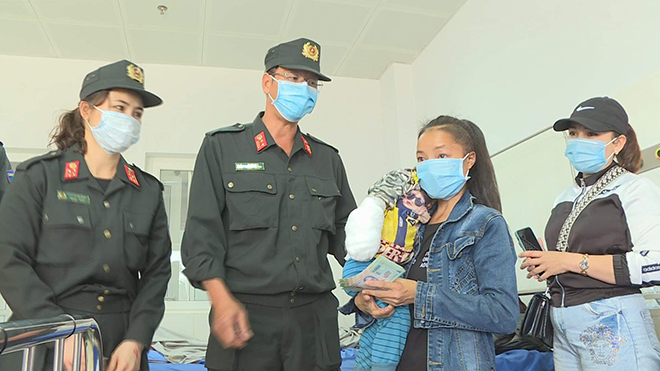 Cảnh sát cơ động Công an tỉnh Đắk Lắk: Gần 60 triệu đồng giúp cháu bé bị bỏng nặng