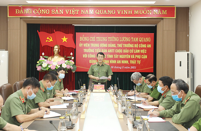 Thứ trưởng Lương Tam Quang làm việc với Công an 13 địa phương