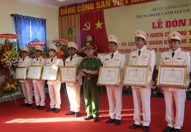 Trung đoàn CSCĐ Nam Trung bộ đón nhận bằng khen Thủ tướng Chính phủ - Ảnh minh hoạ 2