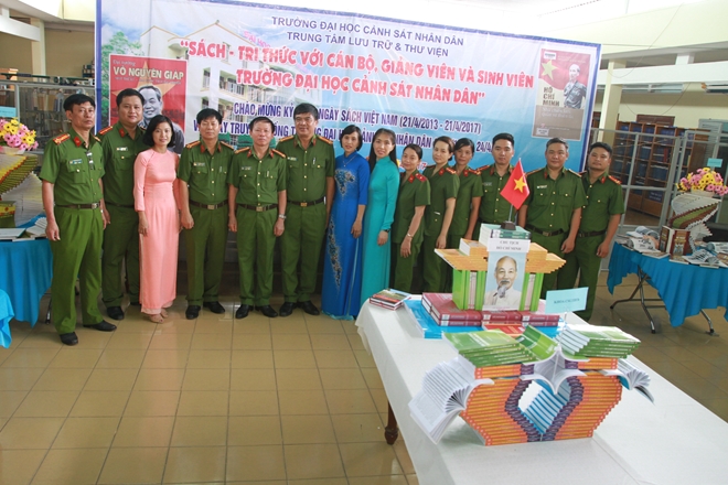 Trường Đại học CSND khai mạc Triển lãm sách