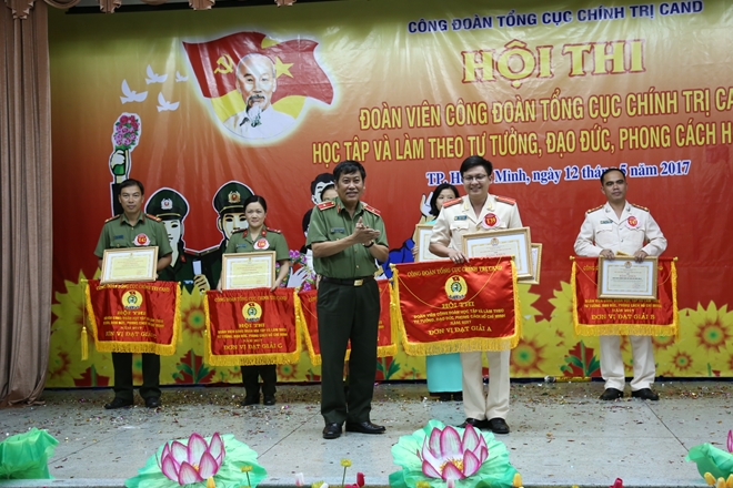 Đoàn viên Công đoàn học tập và làm theo tư tưởng, đạo đức, phong cách Hồ Chí Minh