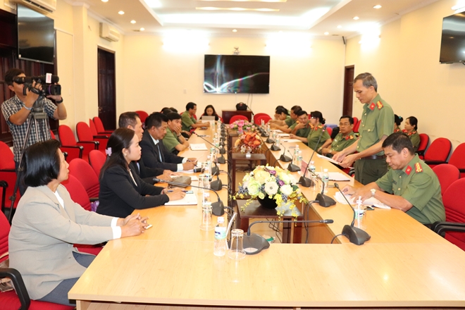 Khai giảng lớp nghiệp vụ - 2017 cho cán bộ y tế Bộ Nội vụ Campuchia - Ảnh minh hoạ 3