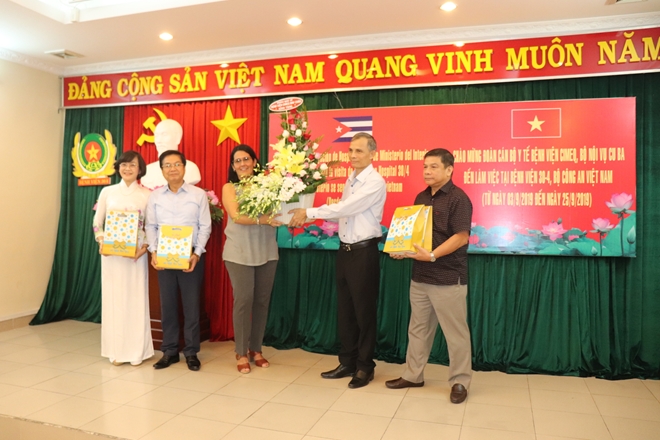 Trao đổi kinh nghiệm trong lĩnh vực y tế giữa Bộ nội vụ Cu ba và Việt Nam - Ảnh minh hoạ 3