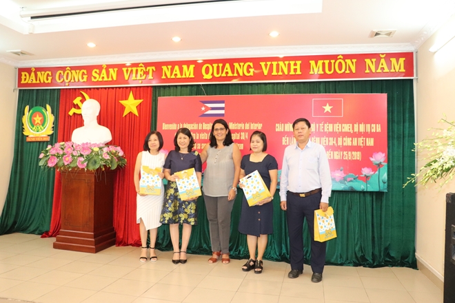 Trao đổi kinh nghiệm trong lĩnh vực y tế giữa Bộ nội vụ Cu ba và Việt Nam - Ảnh minh hoạ 2