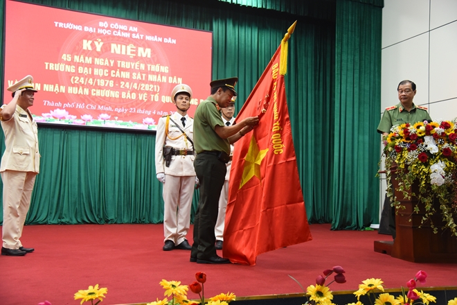 Đại học Cảnh sát nhân dân đón nhận Huân chương Bảo vệ Tổ quốc hạng Ba