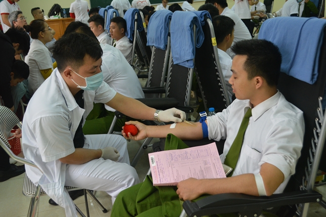 Trường đại học PCCC hiến máu tình nguyện vì đồng đội thân yêu - Ảnh minh hoạ 2