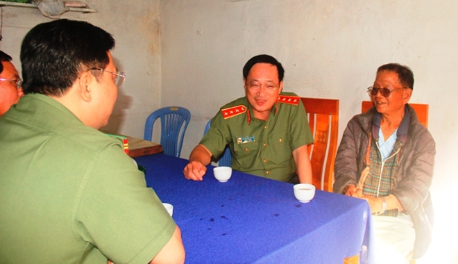 Thứ trưởng Nguyễn Văn Thành thăm, tặng quà cho cán bộ hưu trí khó khăn - Ảnh minh hoạ 2