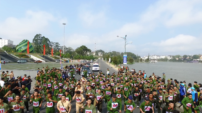 1.000 CBCS Công an Lâm Đồng tham gia hội thao truyền thống - Ảnh minh hoạ 2