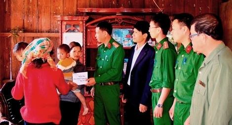Công an Lâm Đồng hỗ trợ hai nạn nhân của tội phạm mua bán người
