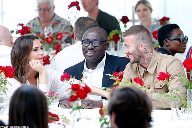 Giữa tin đồn ly dị, vợ Beckham vẫn sành điệu hết phần người khác