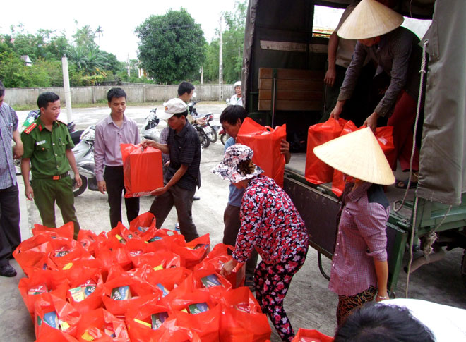 Báo CAND và Công ty Duy Lợi tiếp tục ủng hộ đồng bào vùng bão lũ Quảng Bình - Ảnh minh hoạ 8