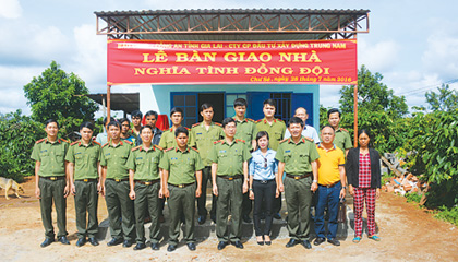 Sát cánh cùng bà con vùng lũ - Ảnh minh hoạ 2