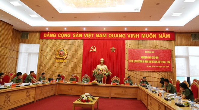Nghiệm thu cấp Bộ đề tài Khoa học lịch sử CAND Việt Nam, tập II