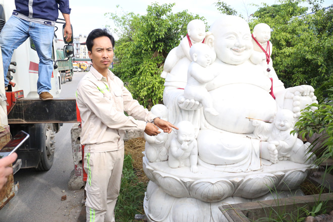 Trộm tượng Phật Di Lặc mang về nhà để thờ