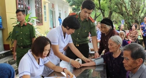 Khám bệnh, cấp phát thuốc miễn phí ở Hà Nam