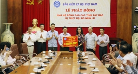 Bảo hiểm xã hội Việt Nam ủng hộ đồng bào bị lũ lụt các tỉnh Tây Bắc 1 tỷ đồng