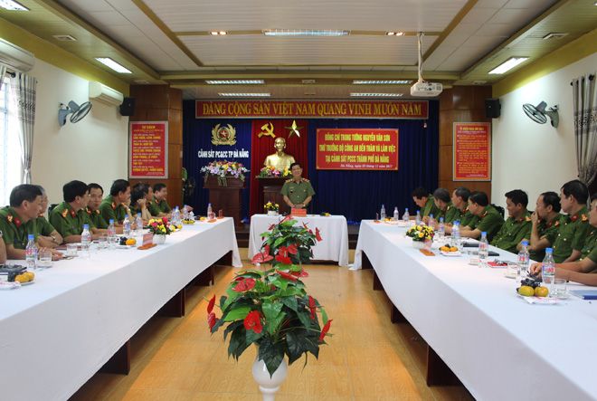 Thứ trưởng Nguyễn Văn Sơn làm việc với Cảnh sát PCCC TP Đà Nẵng